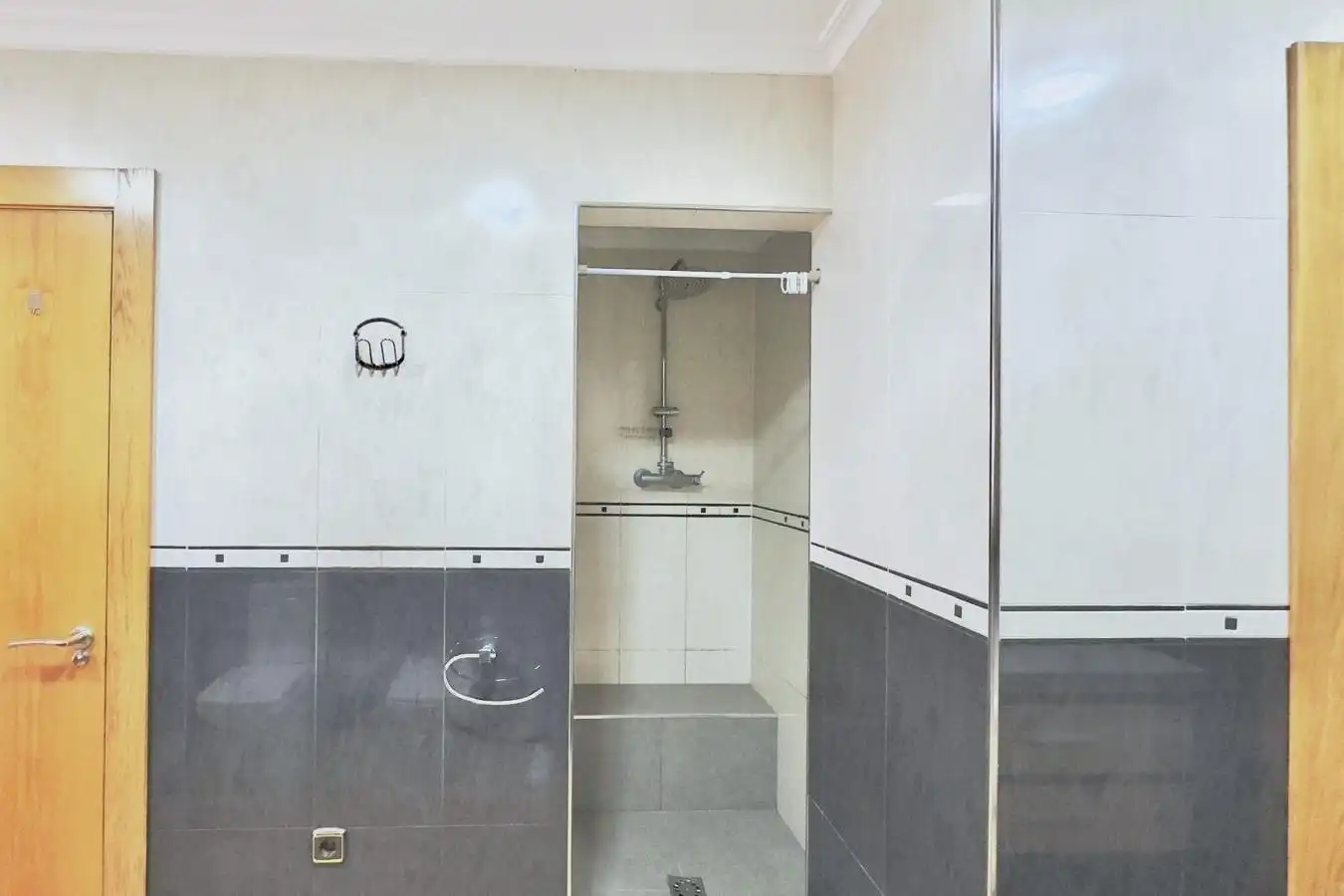 Bathroom of Attic for sale in Torrevieja  with Air Conditioner, Heating and Furnished