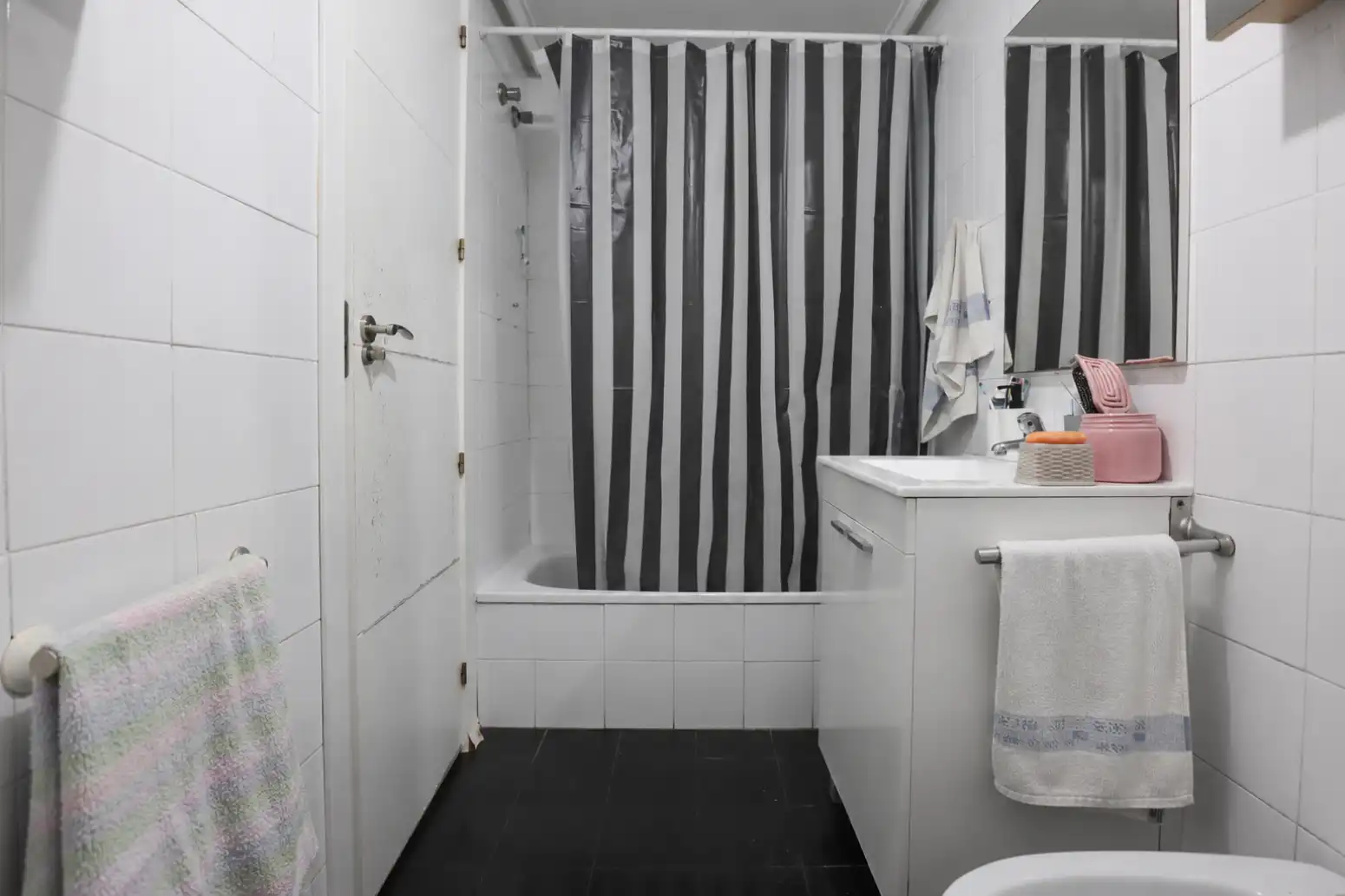 Baño de Piso en venta en Oviedo  con Calefacción y Terraza