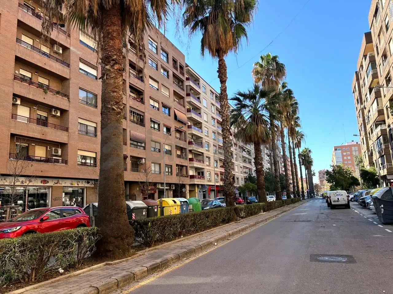 Vista exterior de Local en venta en Valencia