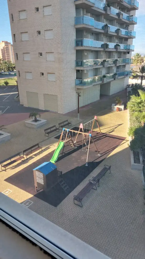 Parkplatz von Wohnungen zur Miete in La Manga del Mar Menor mit Klimaanlage, Terrasse und Möbliert