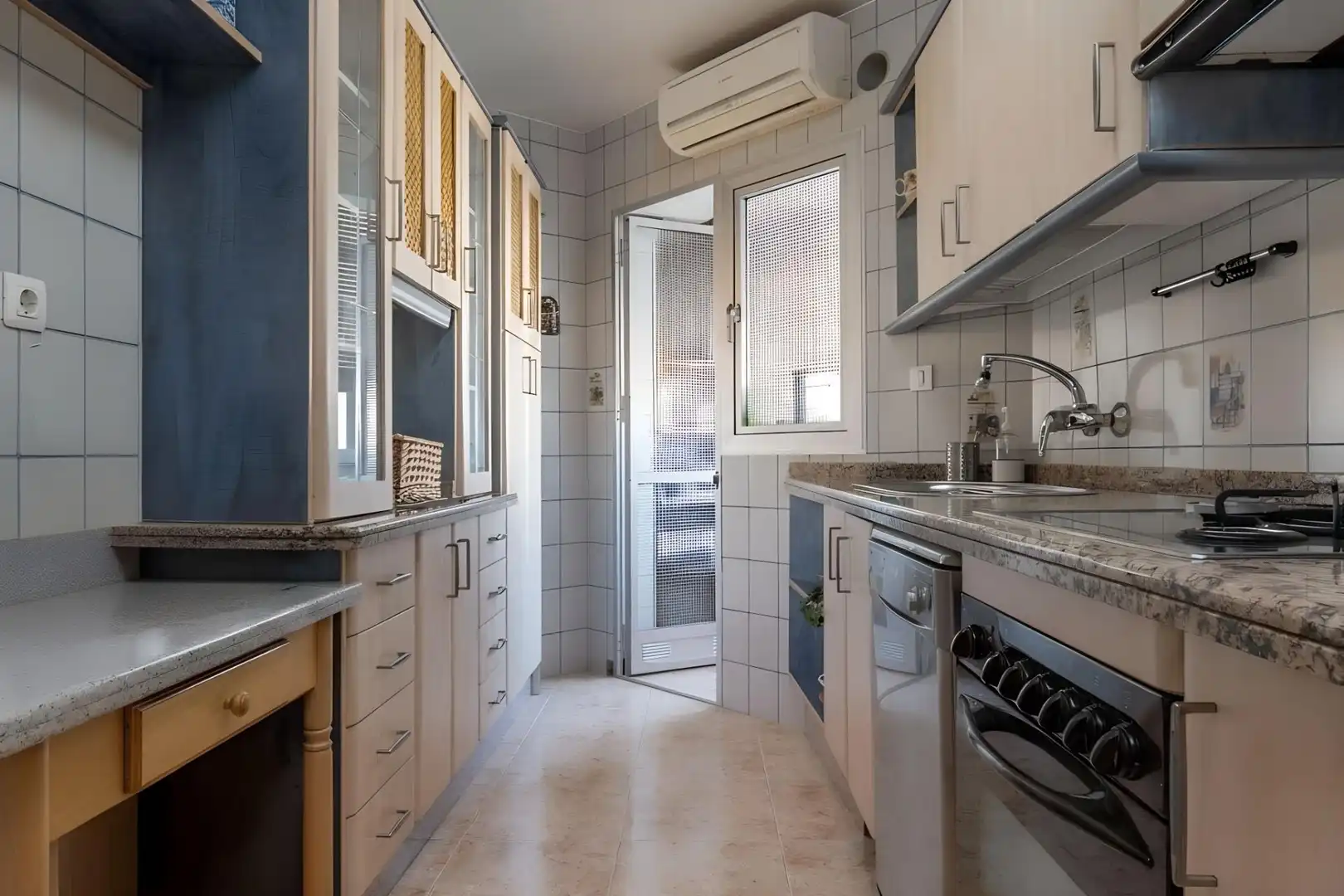 Kitchen of Flat for sale in Granada  with Air Conditioner, Terrace and Alarm