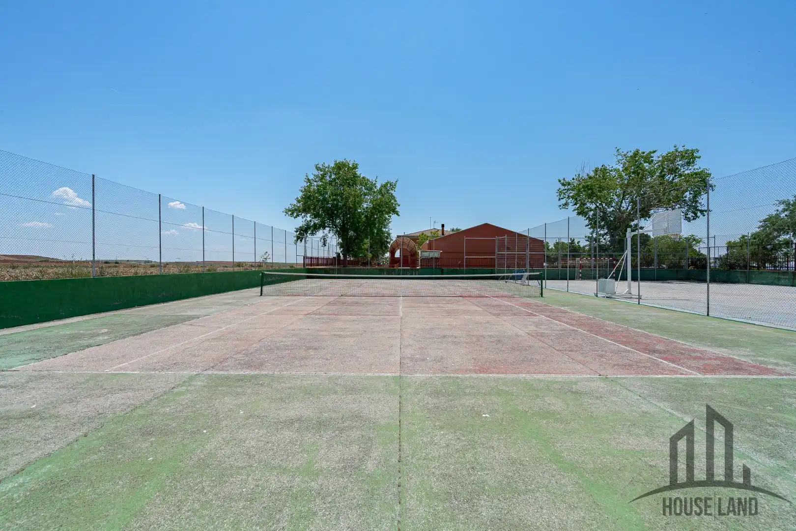 Aparcament de Casa adosada en venda en Algete amb Calefacció, Traster i Piscina comunitària