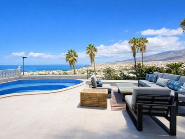 Villa con piscina in vendita a Avenida Europa 28