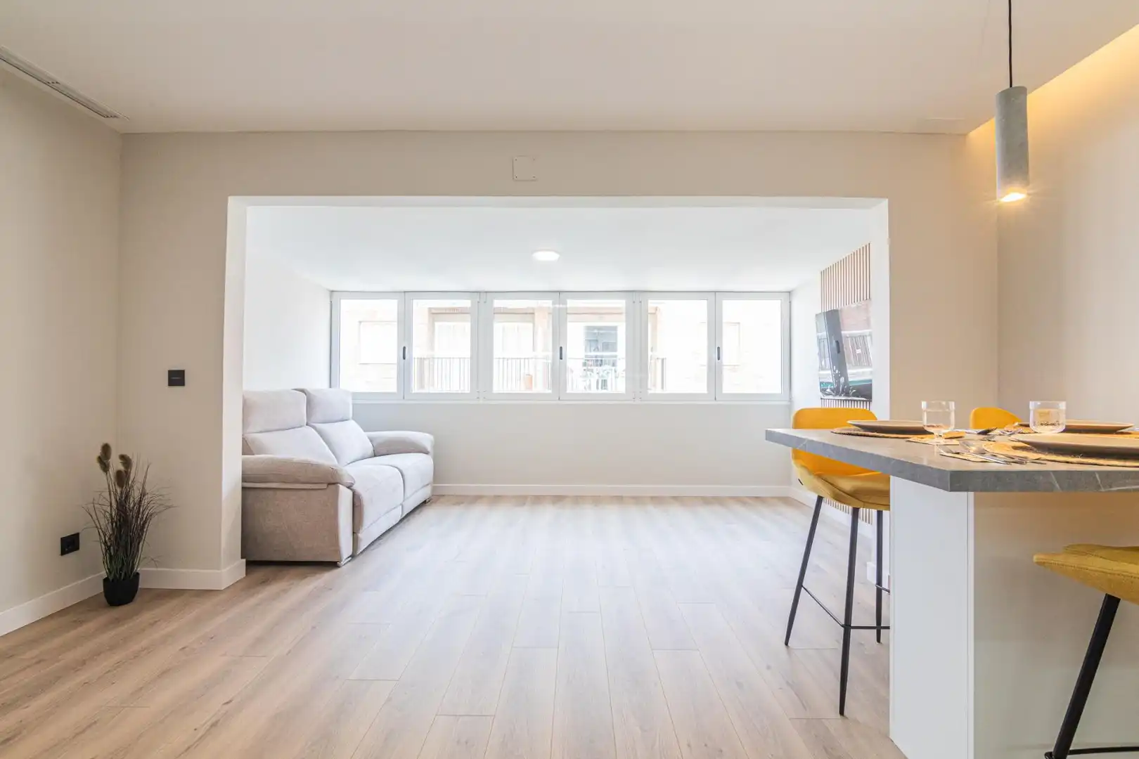 Wohnzimmer von Dachboden zum Verkauf in Santa Pola mit Klimaanlage