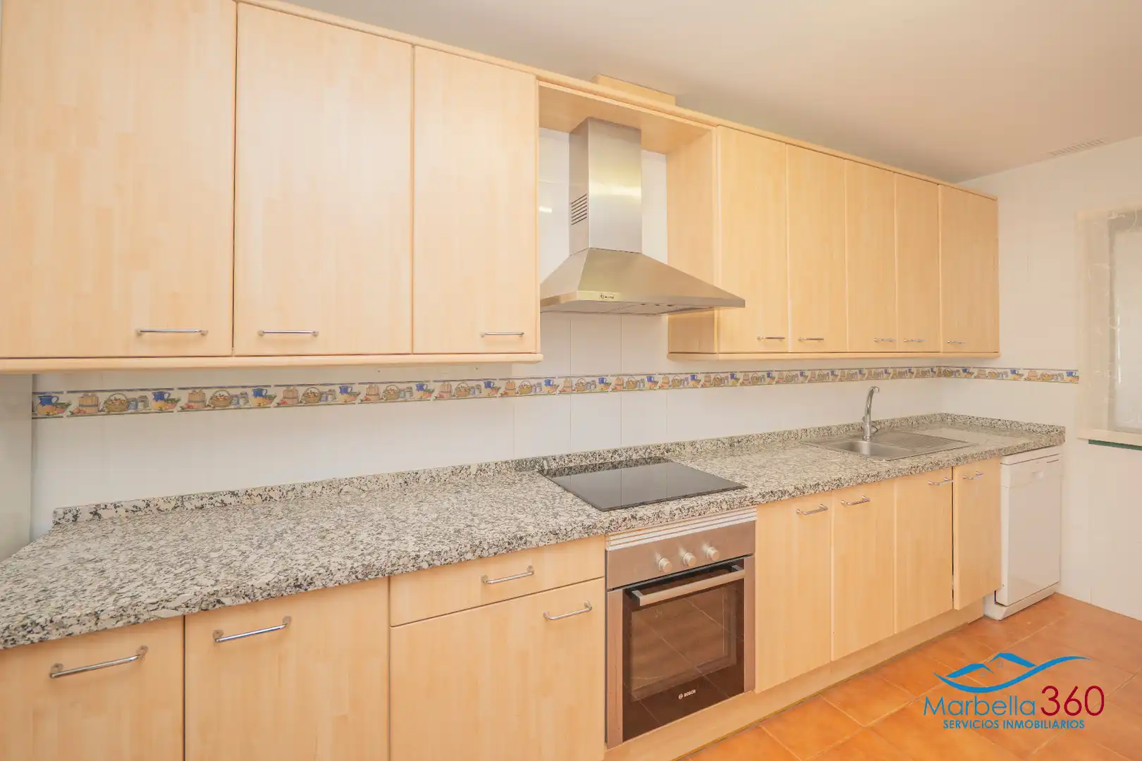 Küche von Wohnung zum Verkauf in Marbella mit Klimaanlage, Terrasse und Abstellraum