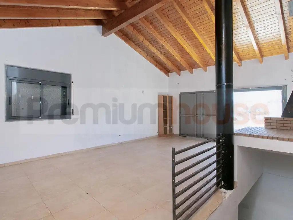 Sala d'estar de Casa o xalet en venda en Corbera de Llobregat, Barcelona