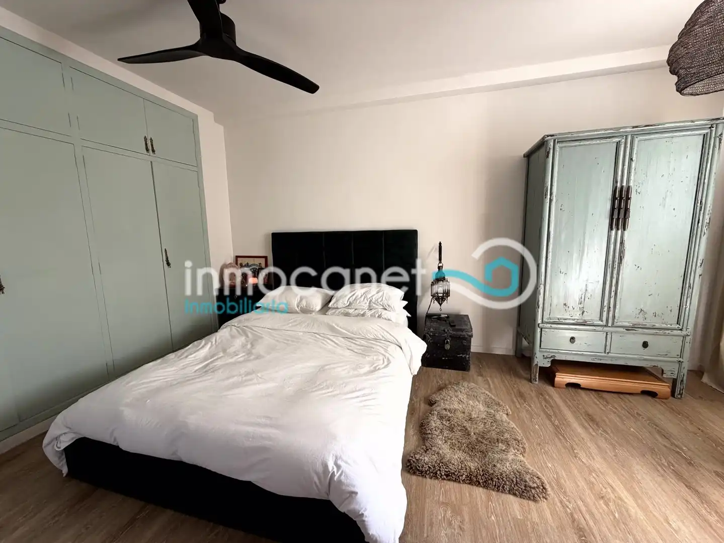Bedroom of Apartments for sale in Oliva  with Air Conditioner and Balcony