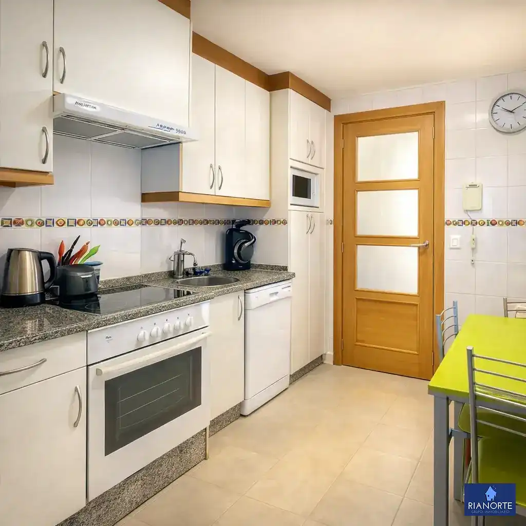 Cocina de Piso en venta en Gozón con Calefacción, Microondas y Balcón