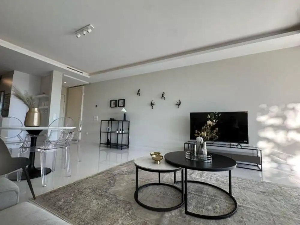 Sala d'estar de Planta baixa de lloguer en Estepona amb Aire condicionat, Jardí privat i Terrassa