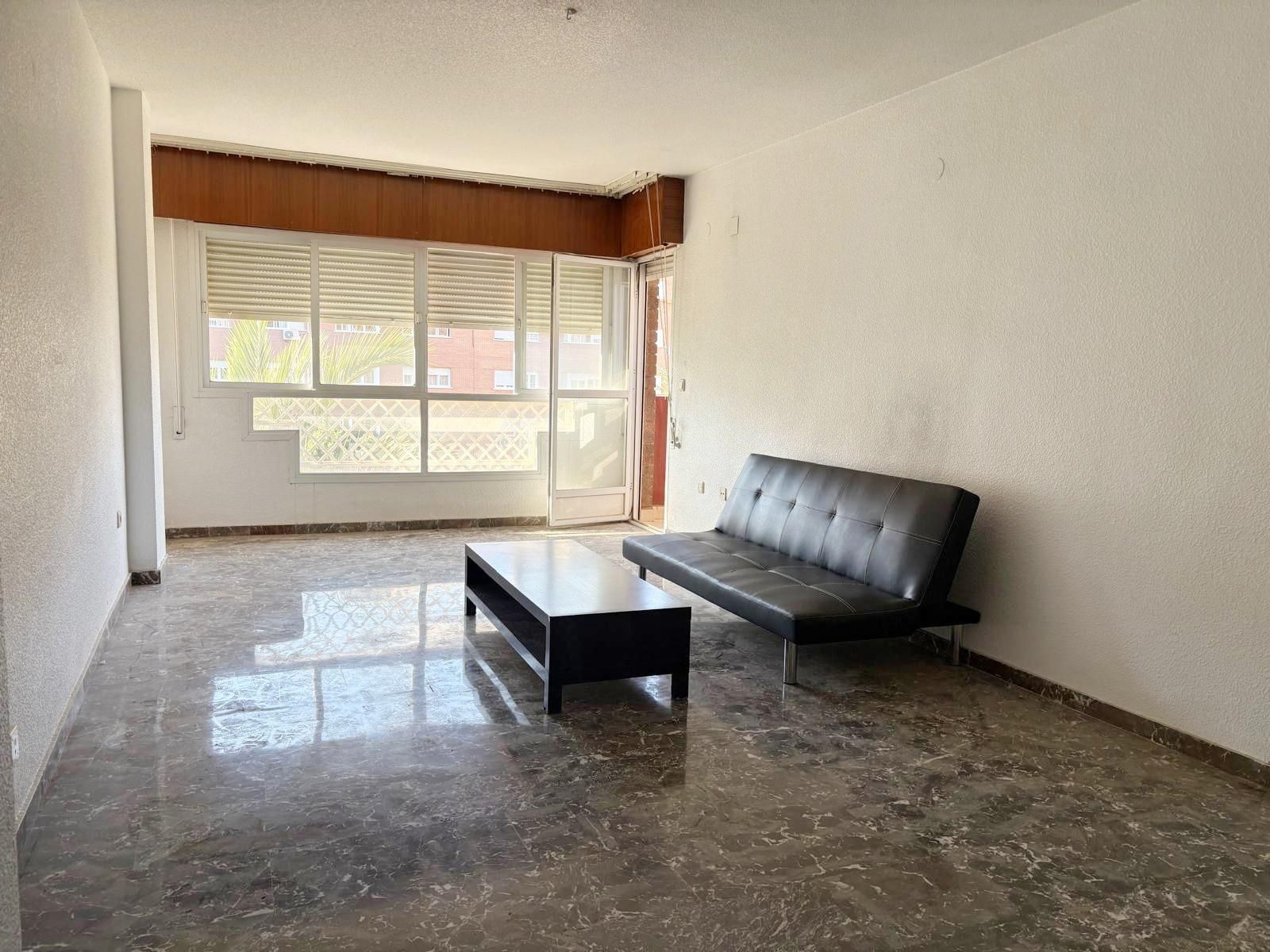 Sala d'estar de Pis en venda en  Almería Capital amb Balcó