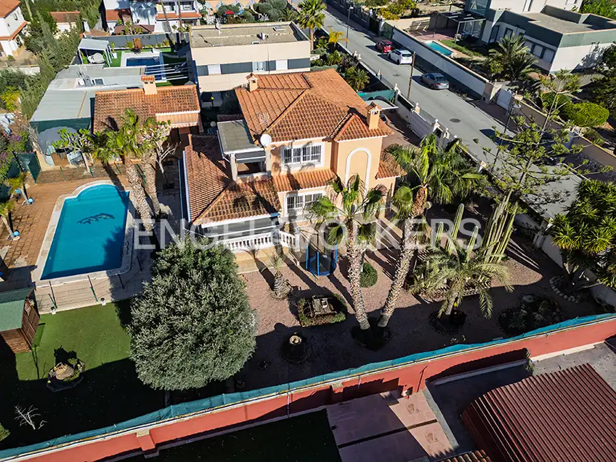 Exterior view of Houses for sale in San Vicente del Raspeig / Sant Vicent del Raspeig  with Air Conditioner, Heating and Private garden