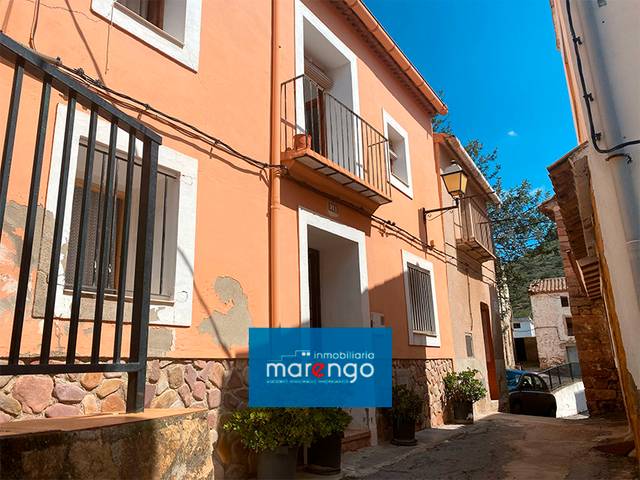 Casa-chalet en Venta en Azuébar