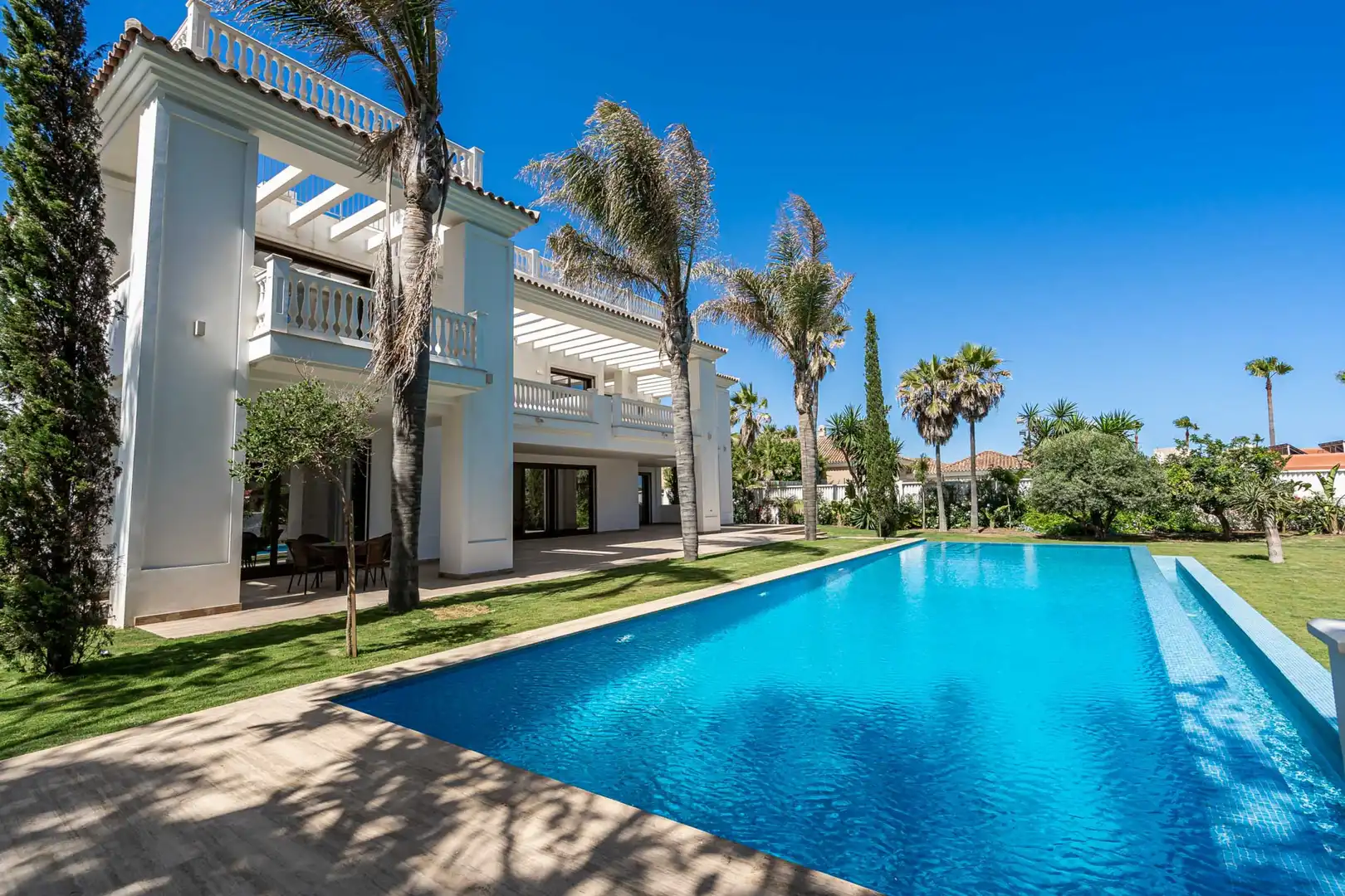 Piscina de Casa o xalet en venda en Estepona amb Aire condicionat, Jardí privat i Terrassa