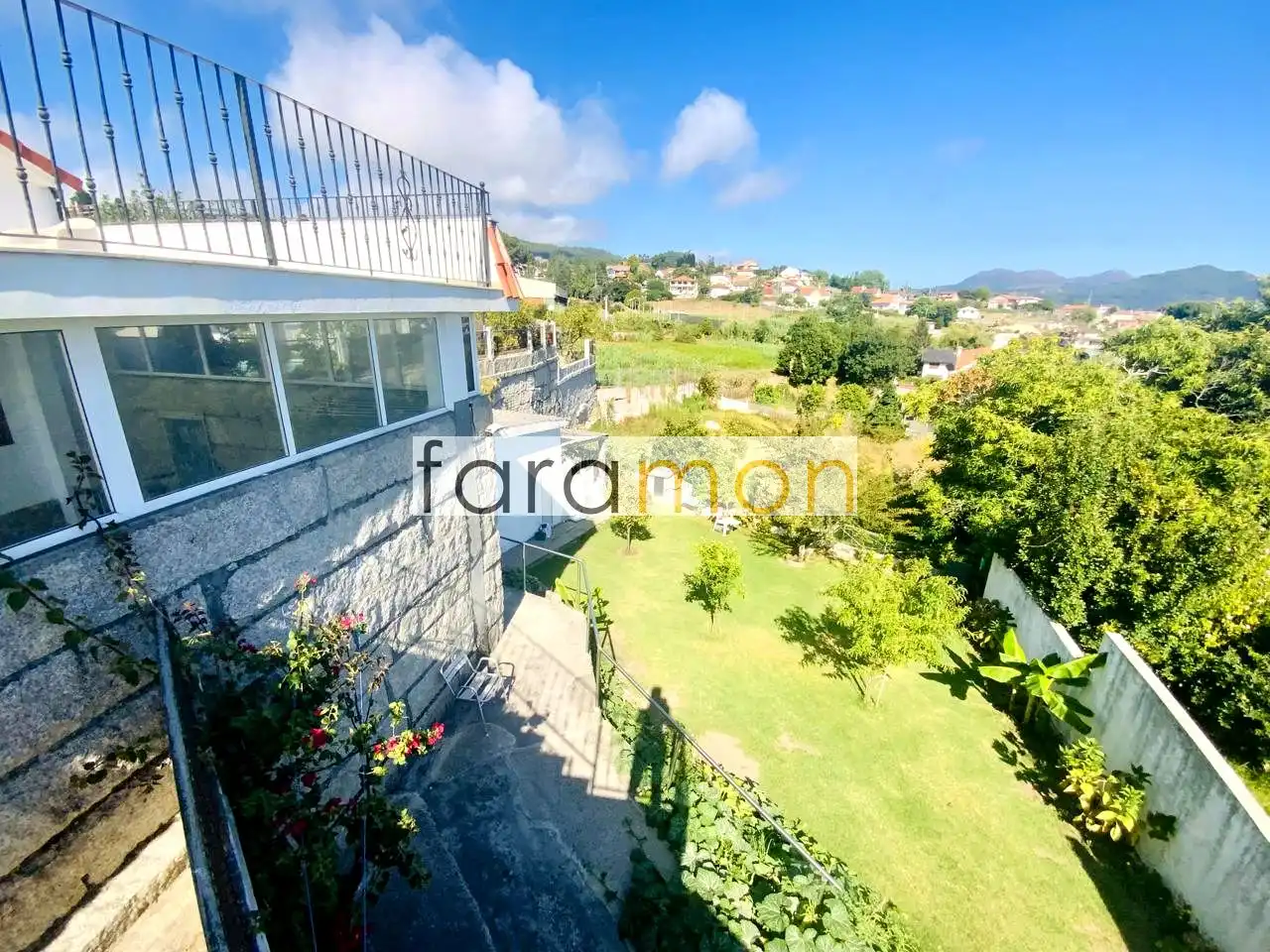 Jardí de Casa o xalet en venda en Nigrán amb Calefacció, Jardí privat i Terrassa