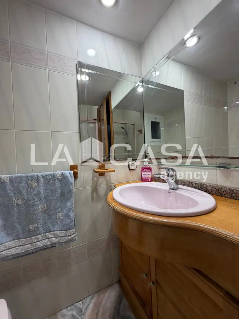 Bathroom of Flat for sale in Santa Coloma de Gramenet  with Balcony