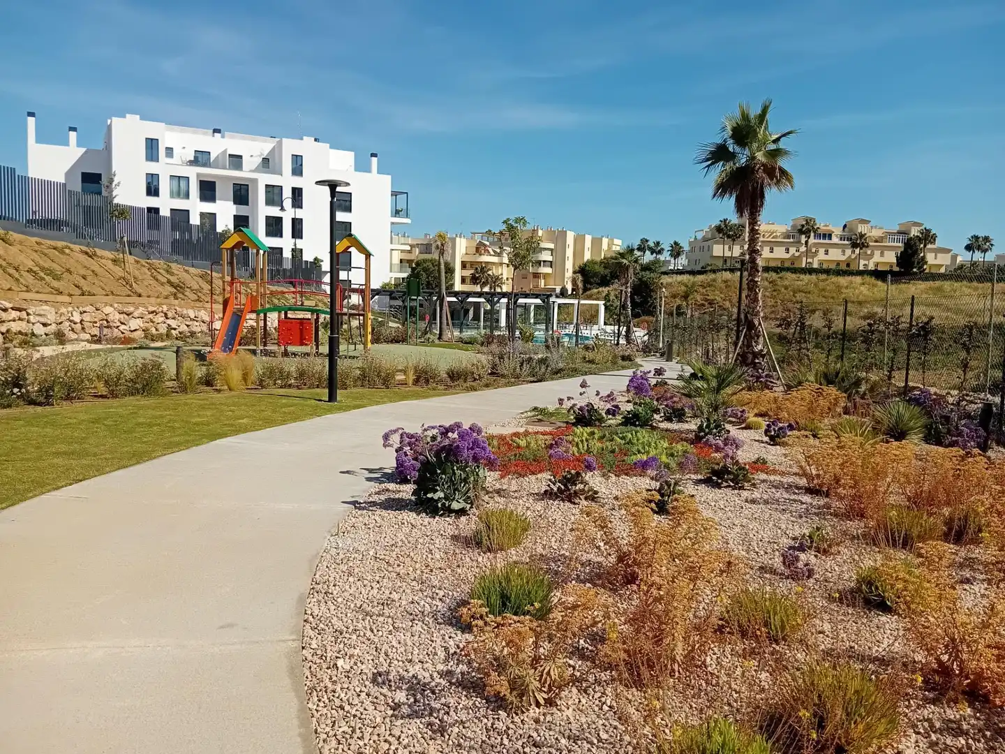Vista exterior de Piso en venta en Mijas con Aire acondicionado, Jardín privado y Terraza