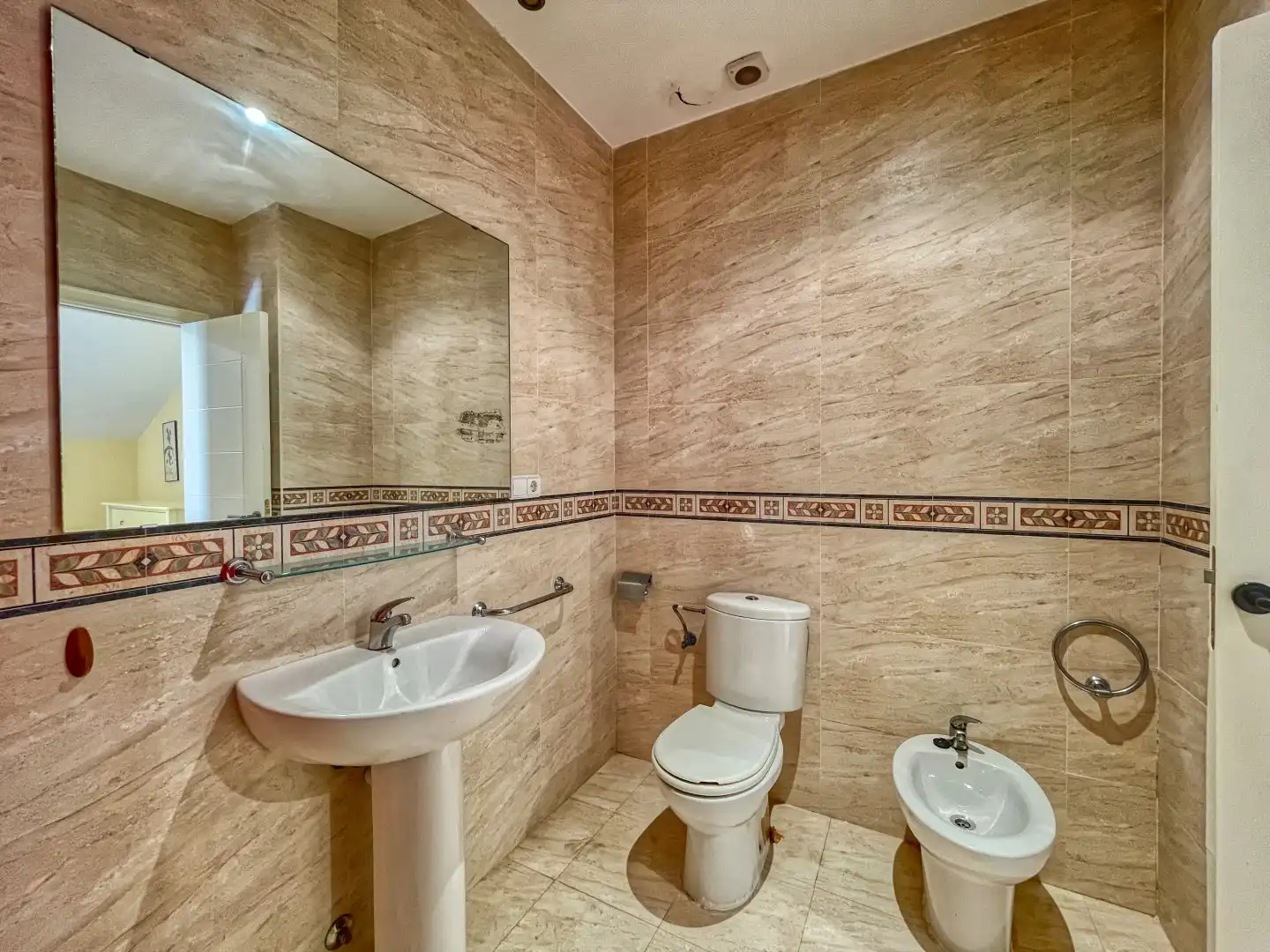 Badezimmer von Dachboden zum Verkauf in Dénia mit Klimaanlage, Heizung und Terrasse