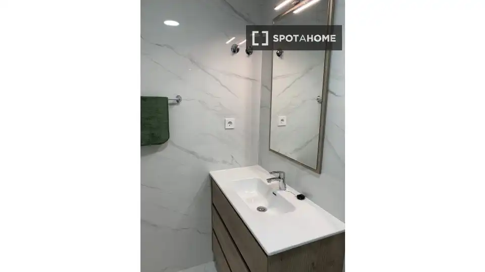Bathroom of Flat for rent in Sagunto / Sagunt  with Air Conditioner, Heating and Furnished