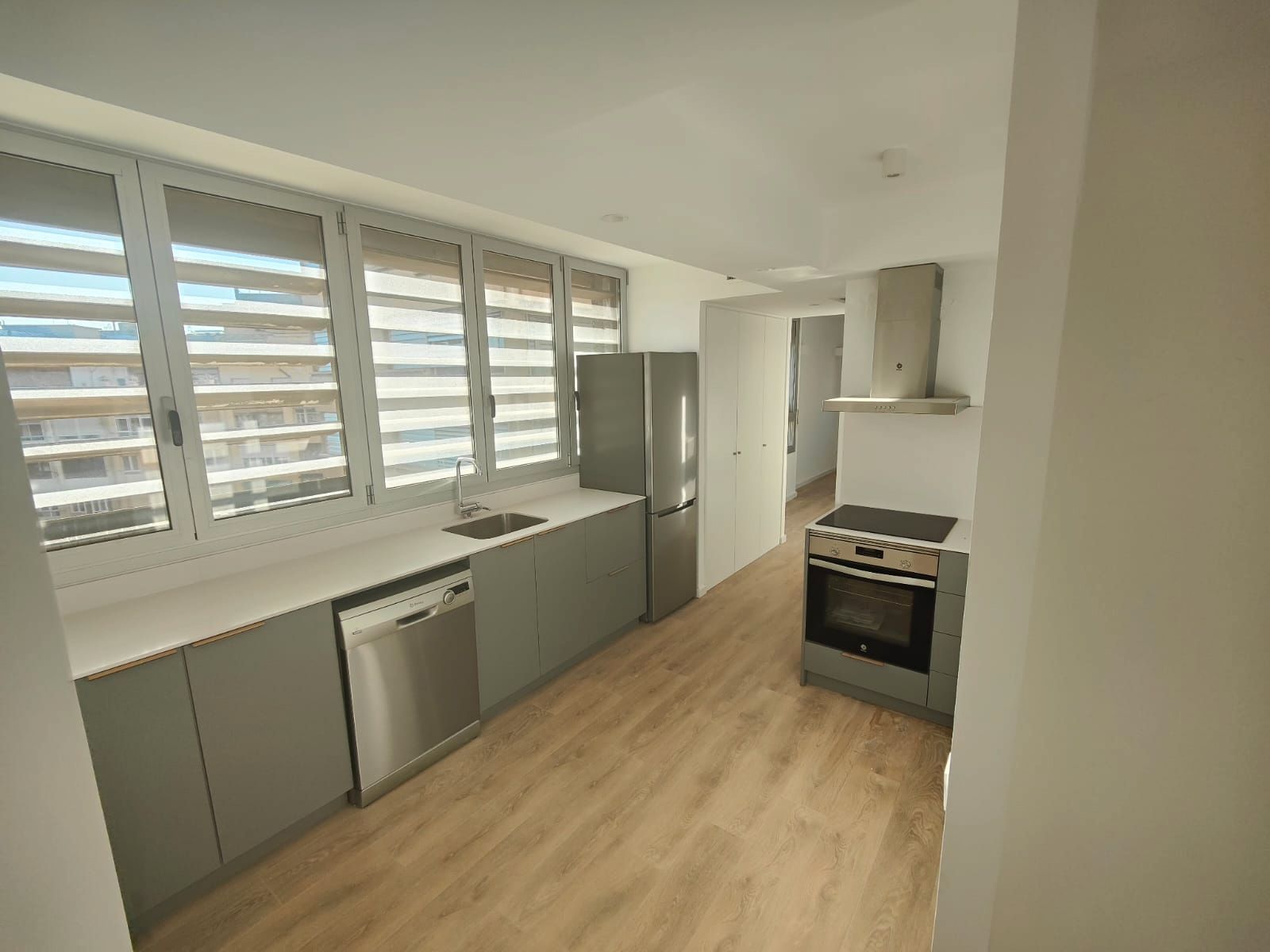 Kitchen of Flat to rent in  Barcelona Capital  with Air Conditioner, Heating and Oven