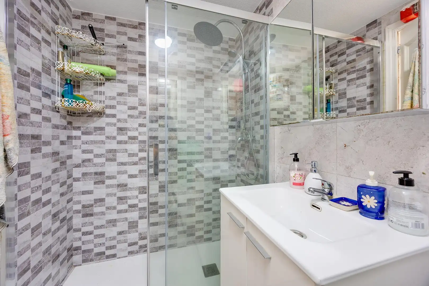 Bathroom of Apartments for sale in Torrevieja  with Air Conditioner, Balcony and Community pool