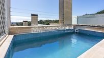 Swimming pool of Single-family semi-detached for sale in  Barcelona Capital  with Air Conditioner, Heating and Terrace