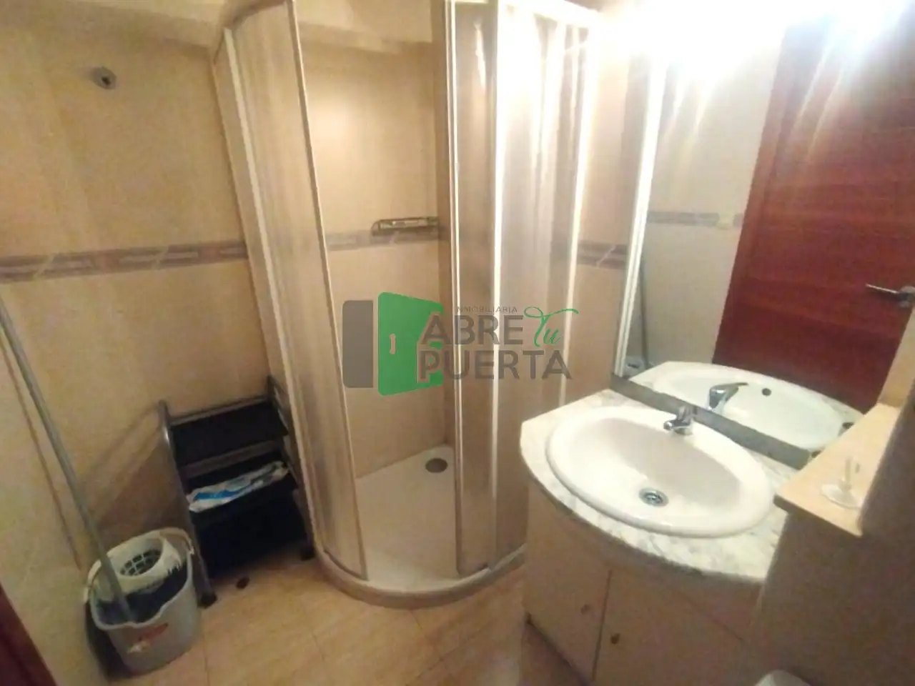 Bany de Apartament de lloguer en Ourense Capital  amb Calefacció, Parquet i Traster