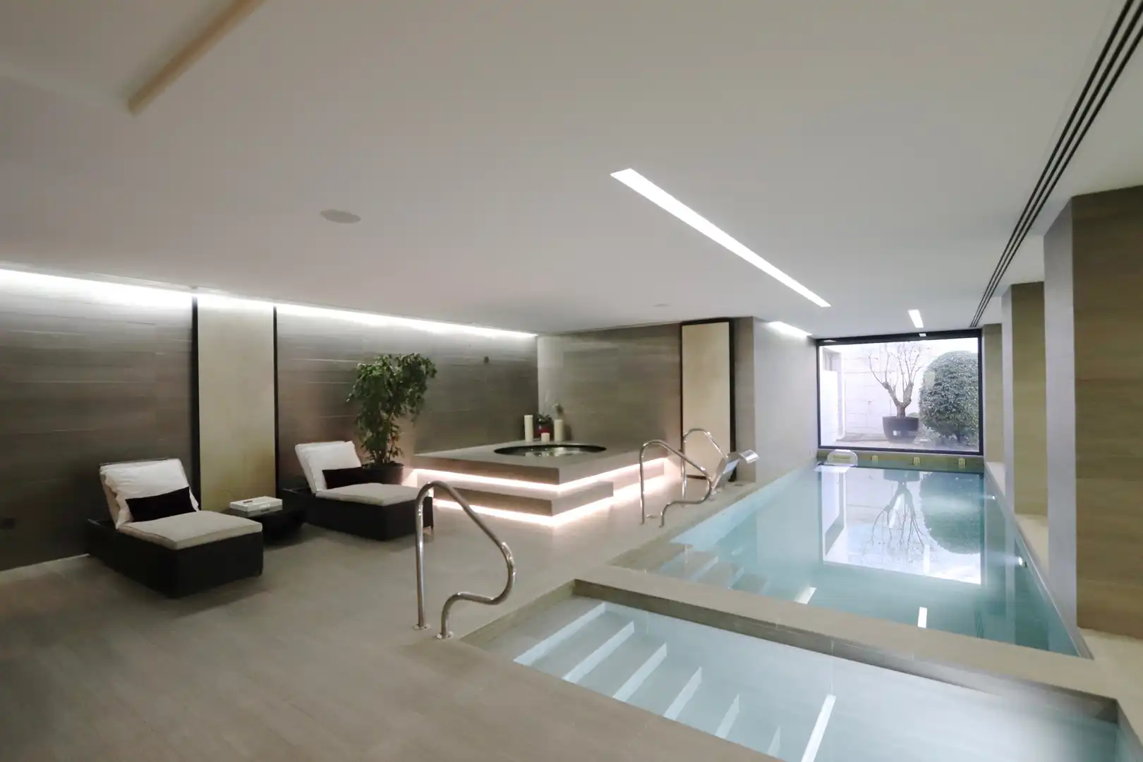Swimming pool of Houses for rent in Pozuelo de Alarcón  with Air Conditioner, Heating and Private garden