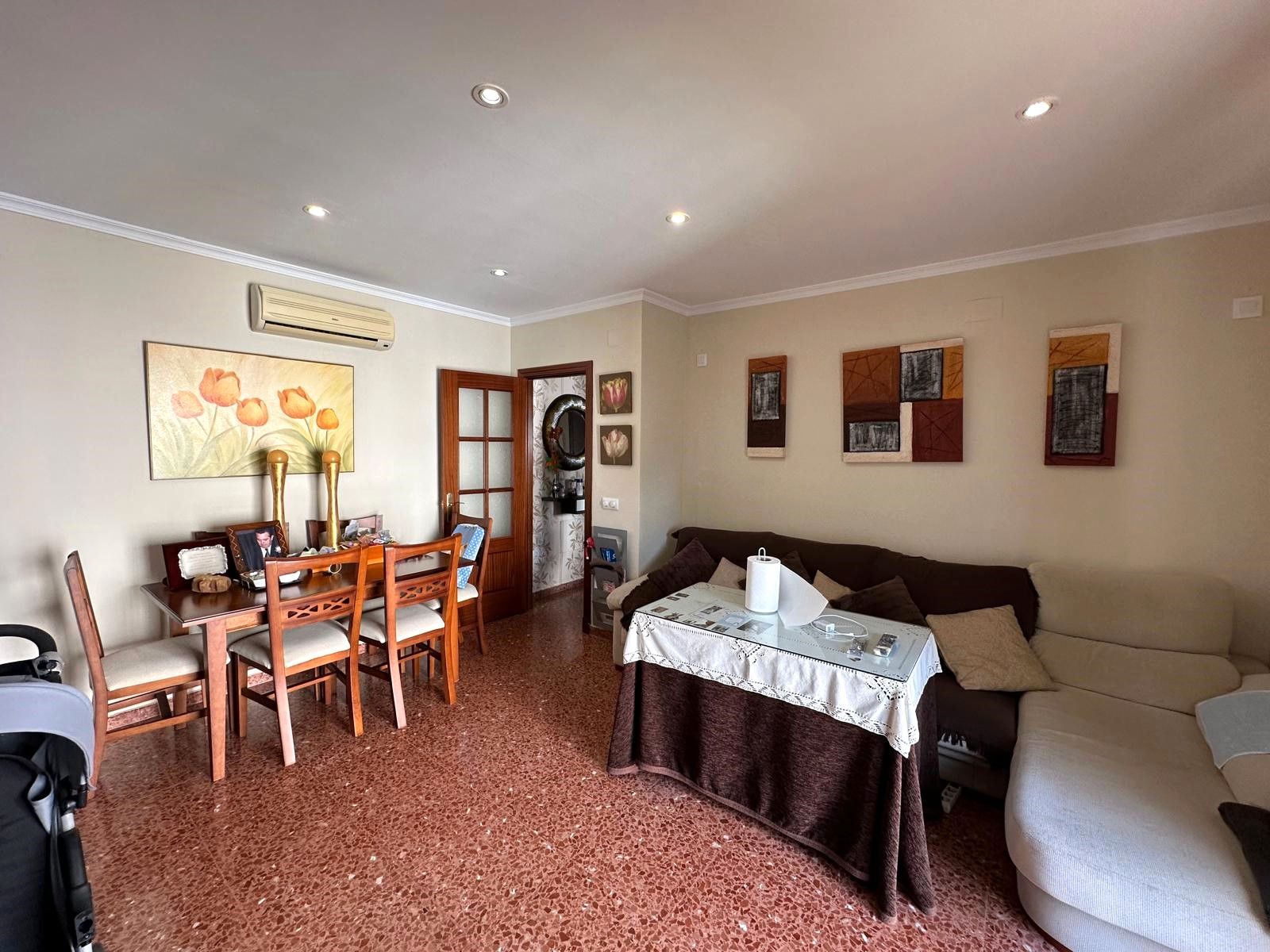Living room of Flat for sale in Arcos de la Frontera  with Air Conditioner, Furnished and Balcony
