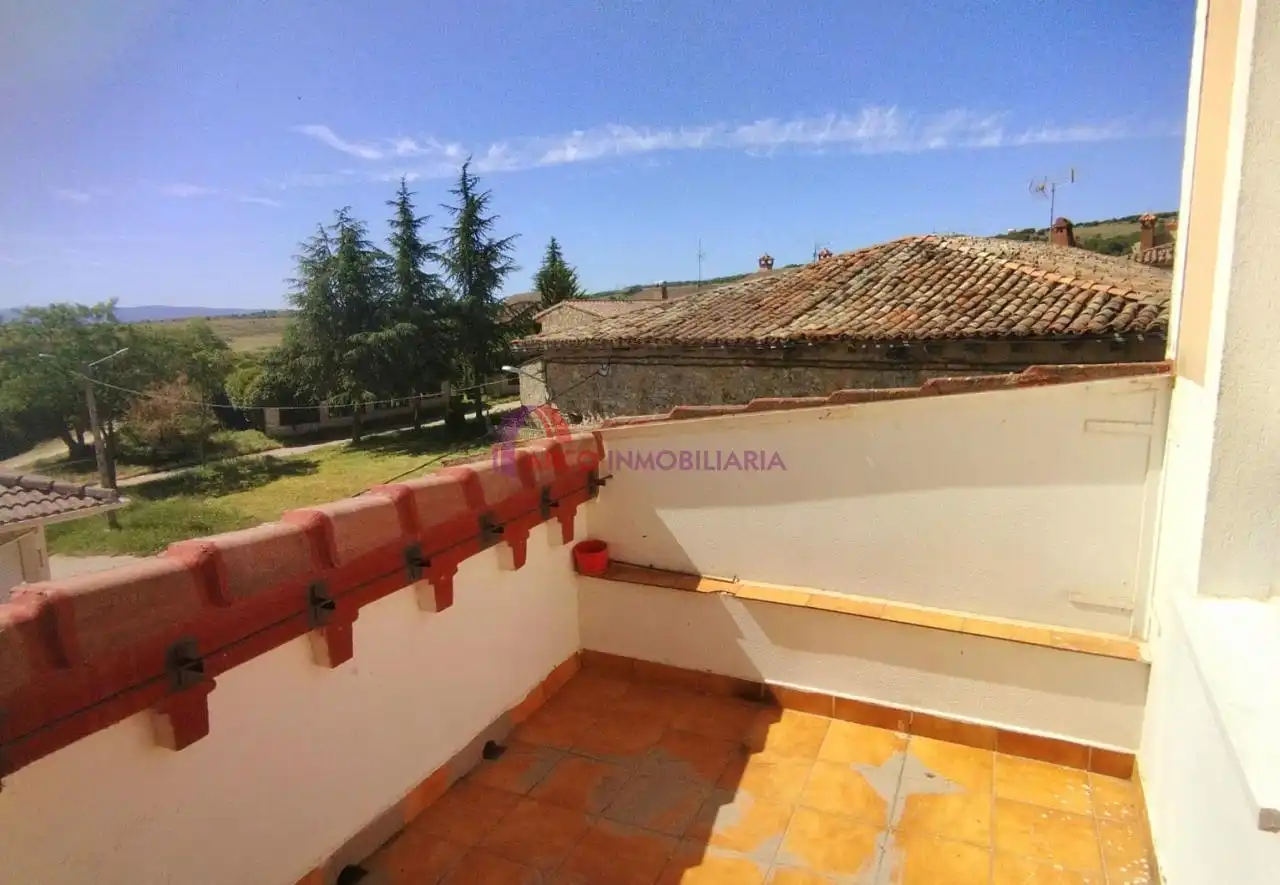 Jardí de Finca rústica en venda en Atapuerca amb Calefacció, Terrassa i Traster