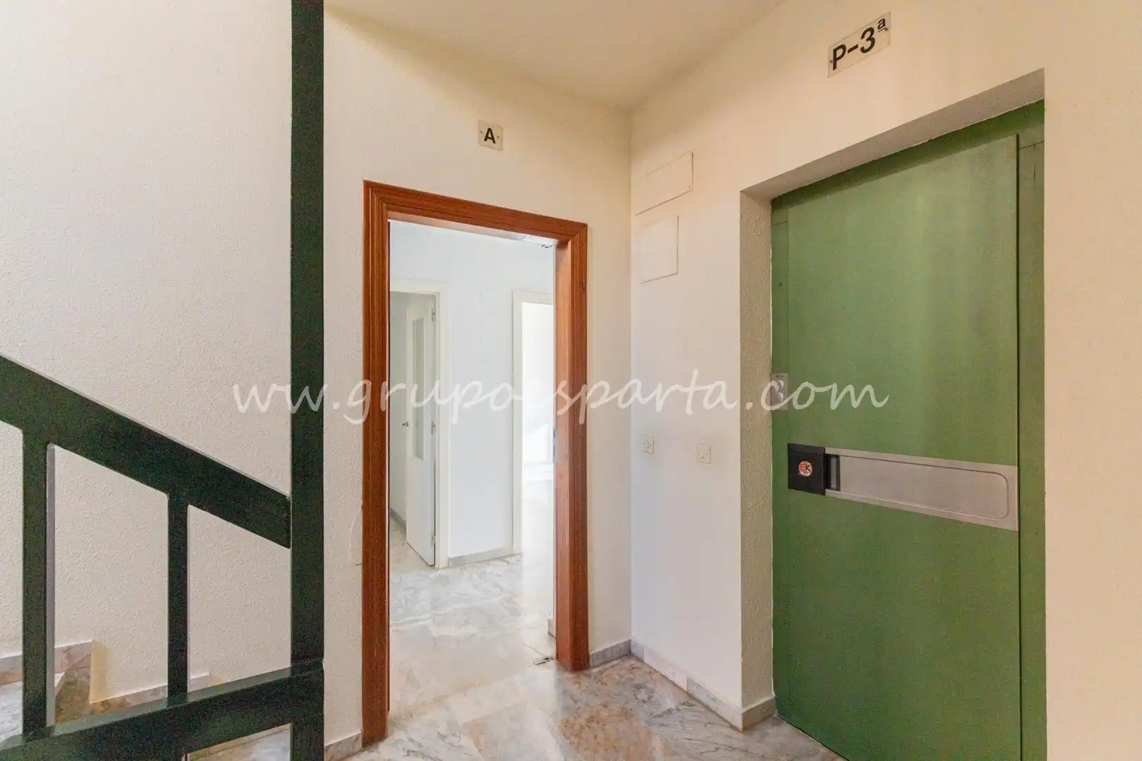 Flat for sale in Sevilla  with Air Conditioner and Balcony