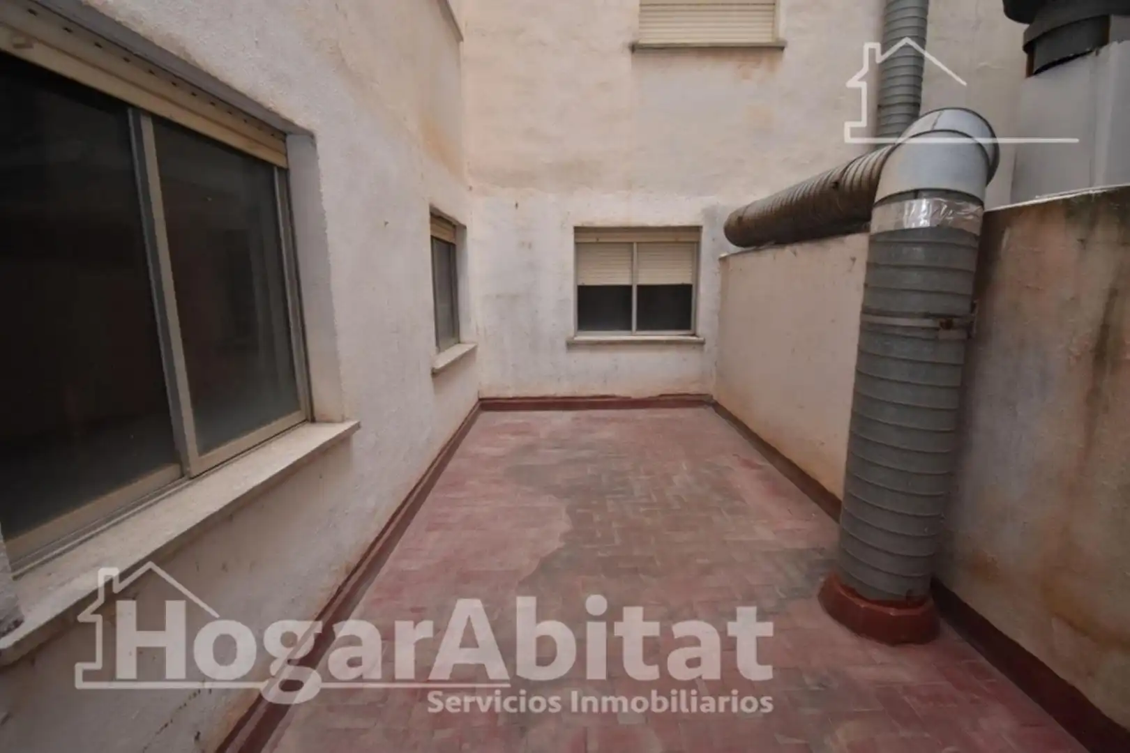 Vista exterior de Piso en venta en Vila-real con Amueblado y Balcón