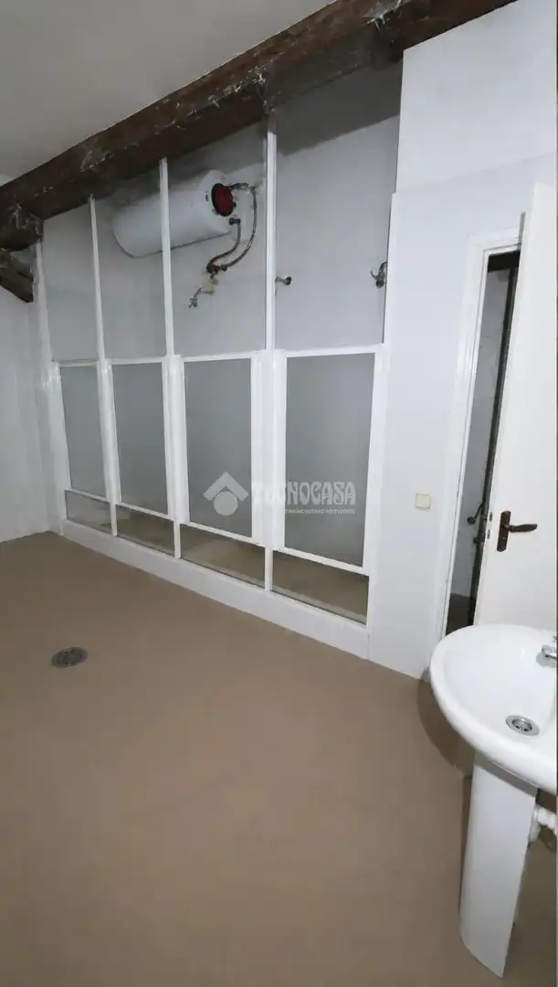 Habitación de Local en venta en Madrid