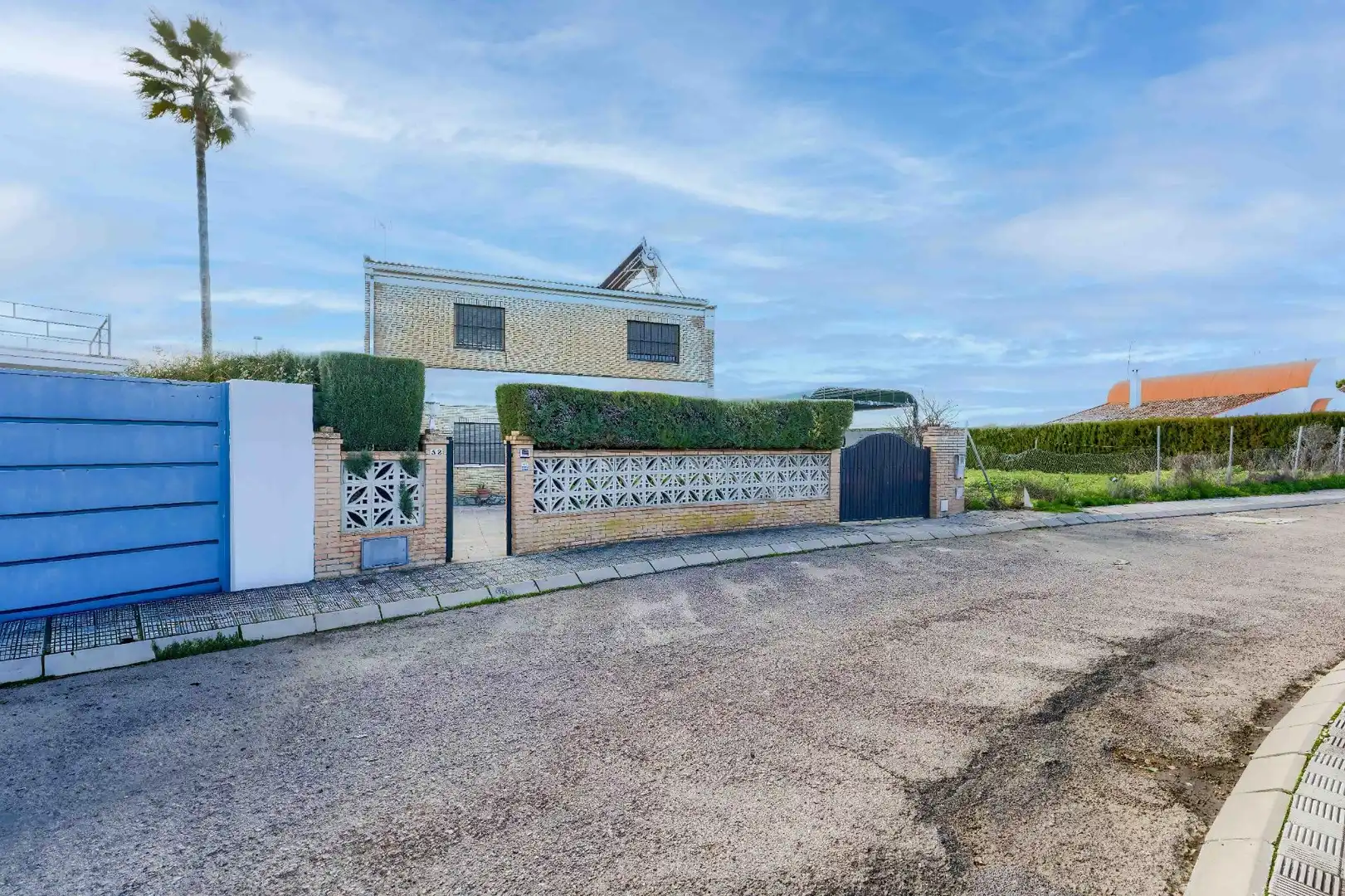Vista exterior de Casa o chalet en venta en Espartinas con Aire acondicionado, Jardín privado y Terraza