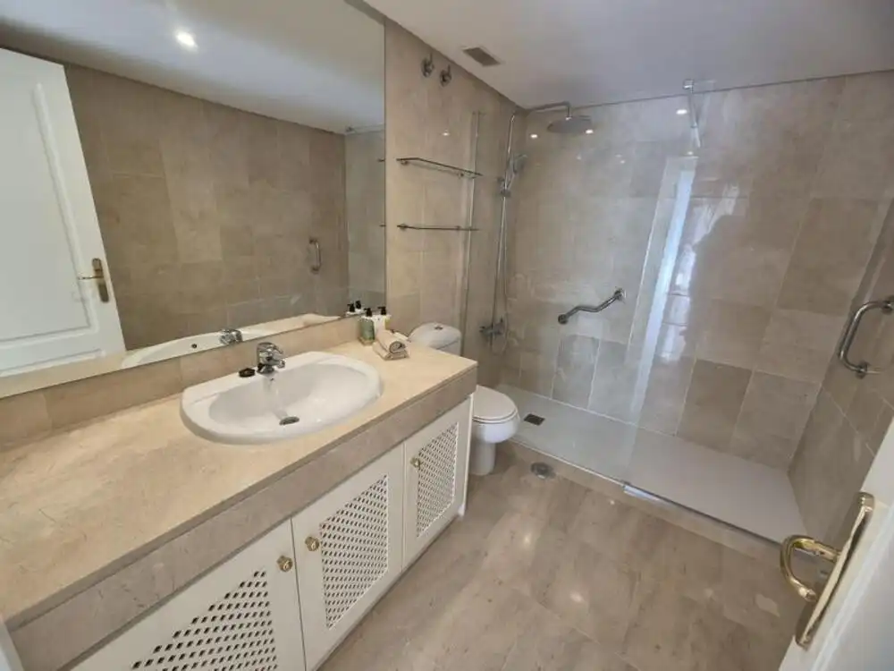 Bany de Apartament de lloguer en Marbella amb Aire condicionat, Terrassa i Traster
