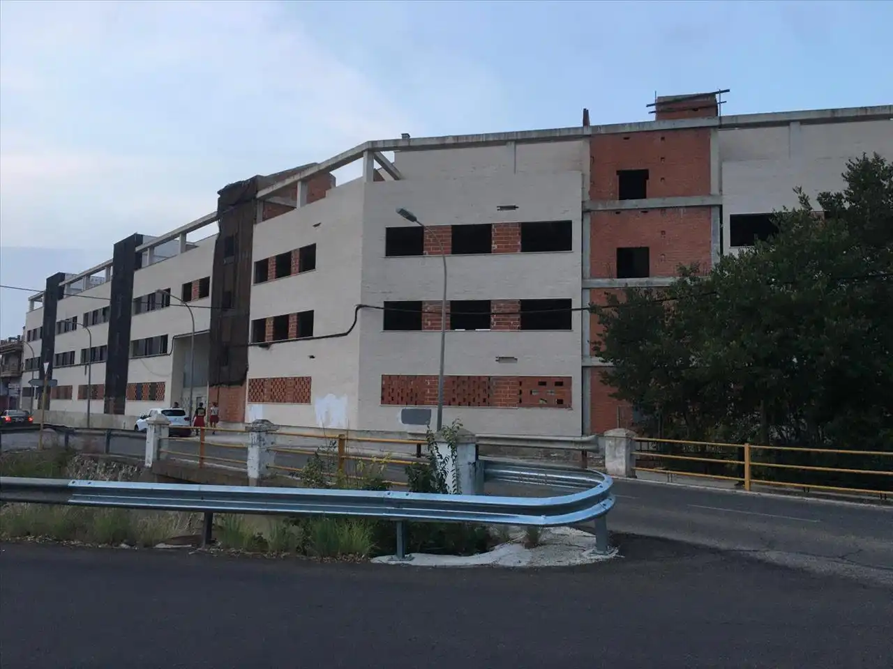 Vista exterior de Edificio en venta en Carcaixent