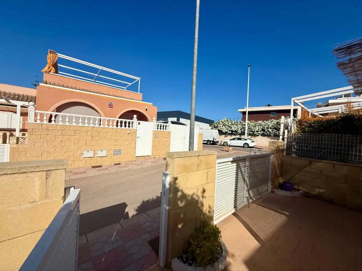 Vista exterior de Casa o chalet en venta en Santa Pola con Calefacción, Terraza y Piscina