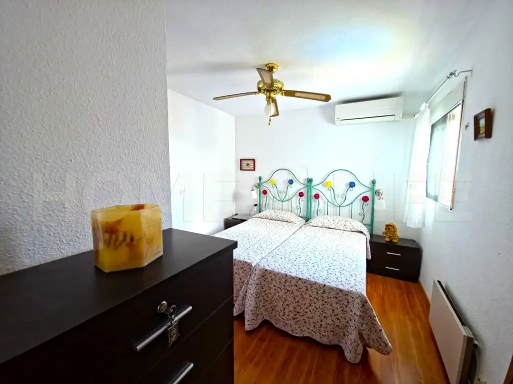 Schlafzimmer von Wohnungen zum Verkauf in Benalmádena mit Privatgarten, Möbliert und Gemeinschaftspool