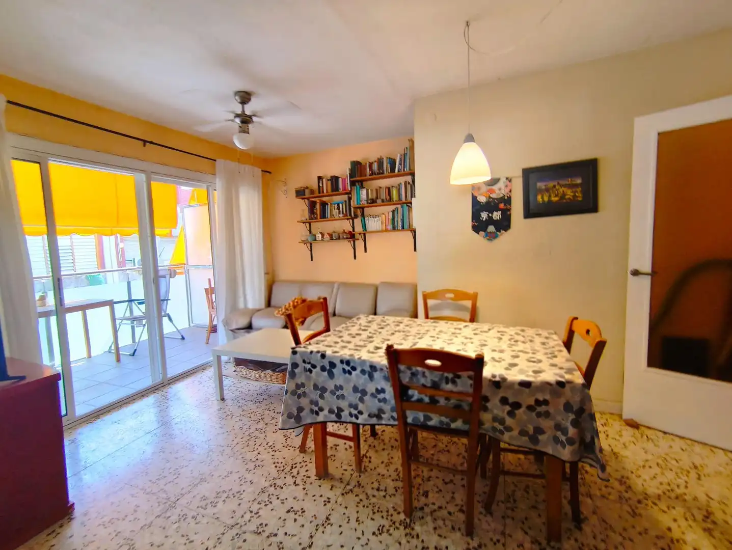 Comedor de Piso en venta en Castelldefels con Terraza, Balcón y Piscina comunitaria
