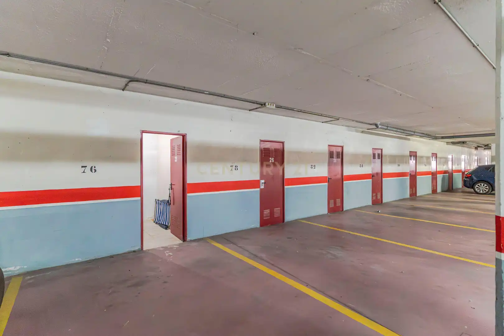 Parkplatz von Wohnung zum Verkauf in Manilva mit Privatgarten, Abstellraum und Gemeinschaftspool