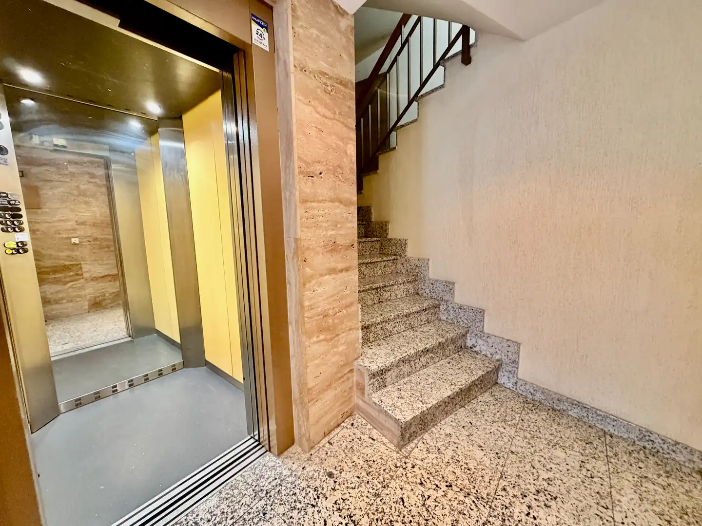 Flat for sale in Madrid  with Air Conditioner, Heating and Parquet flooring