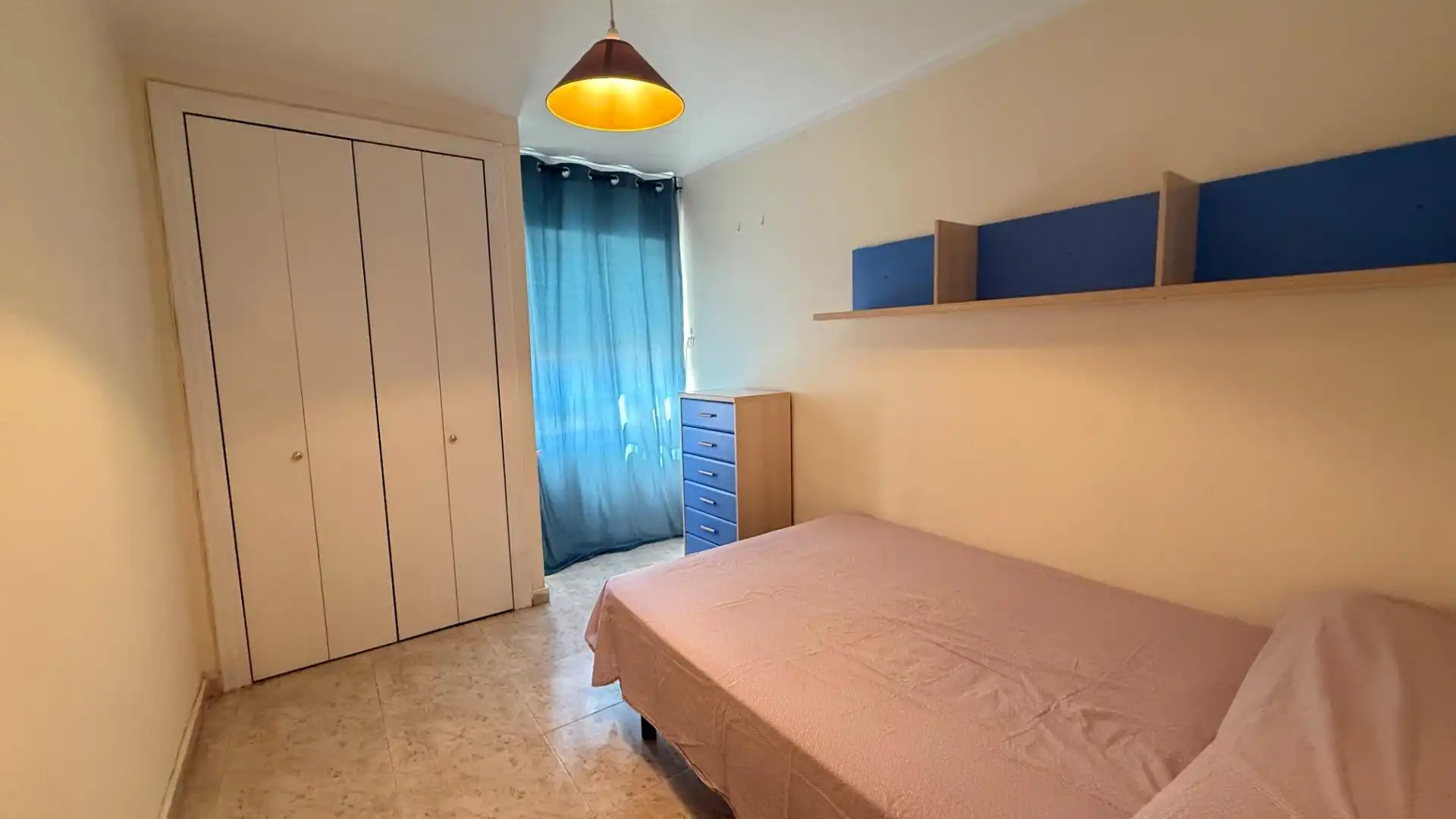 Habitación de Piso de alquiler en Águilas con Aire acondicionado, Trastero y Amueblado