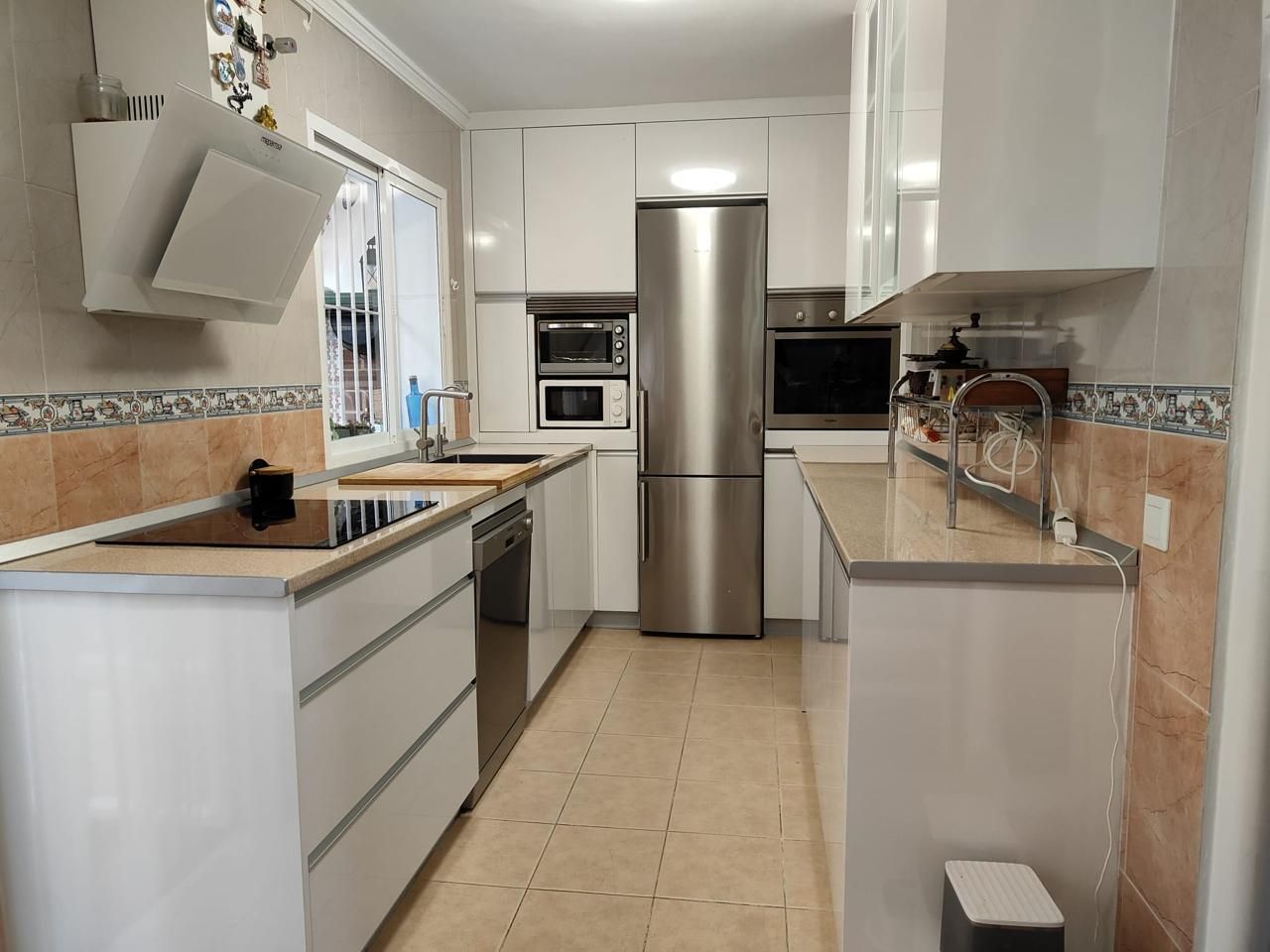 Cuina de Casa adosada en venda en Alhaurín de la Torre amb Aire condicionat i Terrassa