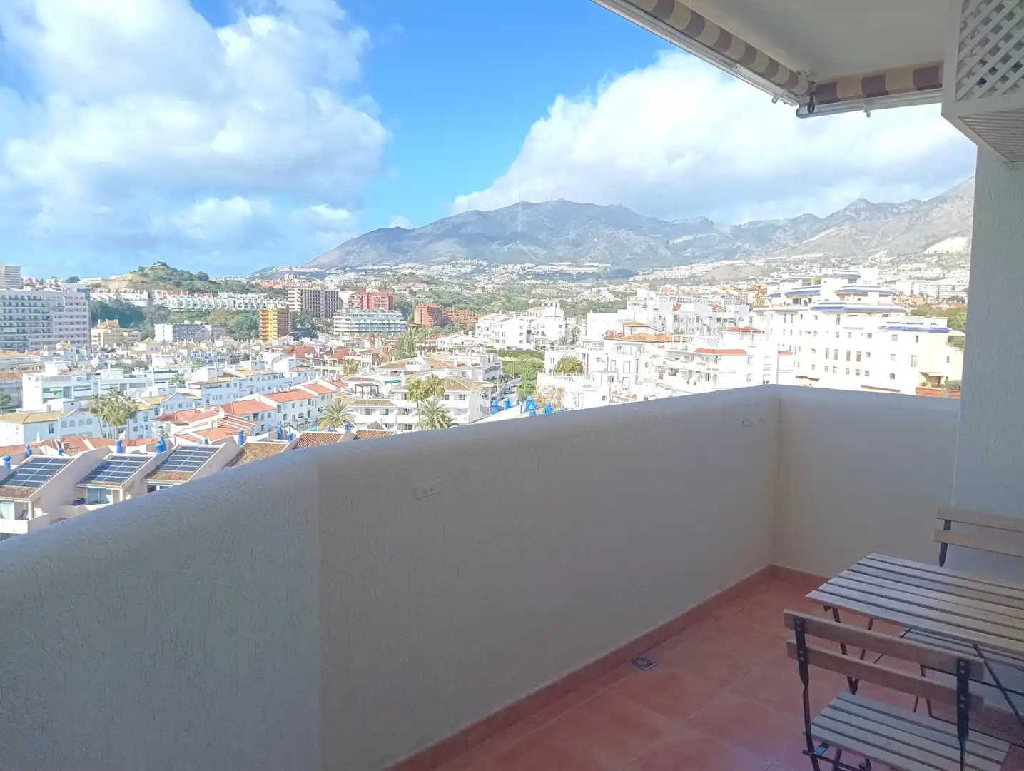 Vista exterior de Estudi en venda en Benalmádena amb Aire condicionat, Terrassa i Moblat