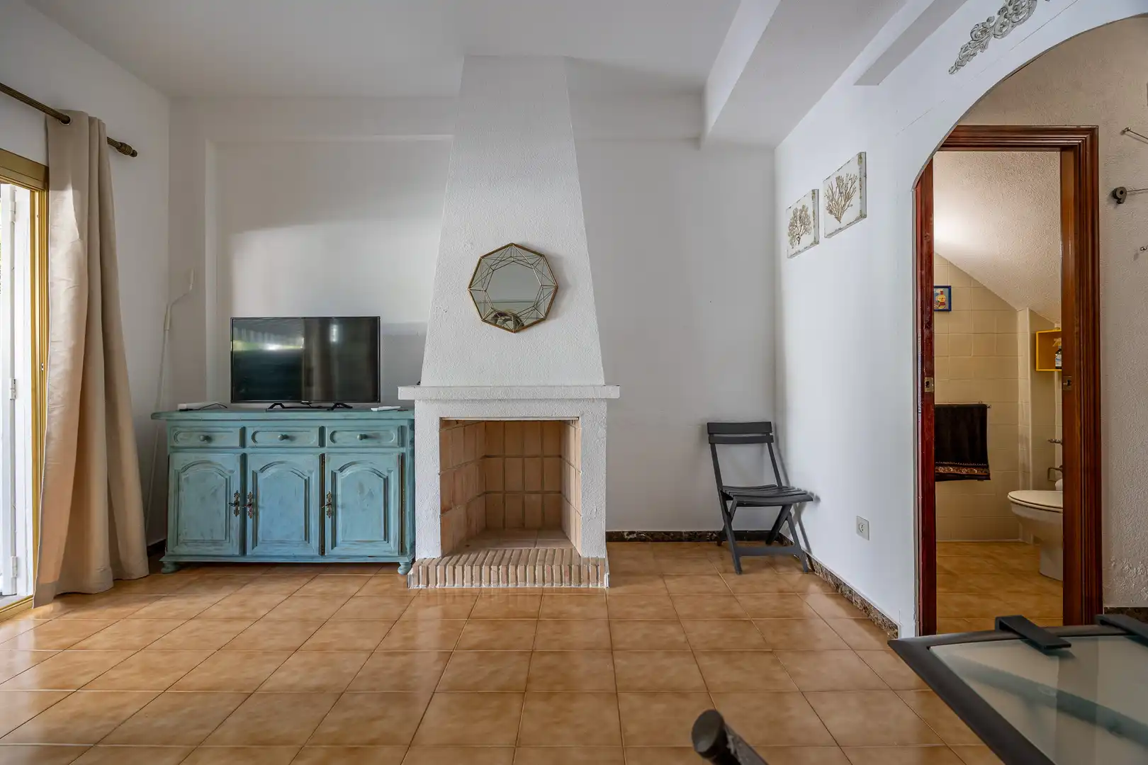 Sala d'estar de Casa adosada en venda en Benidorm amb Piscina, Moblat i Piscina comunitària
