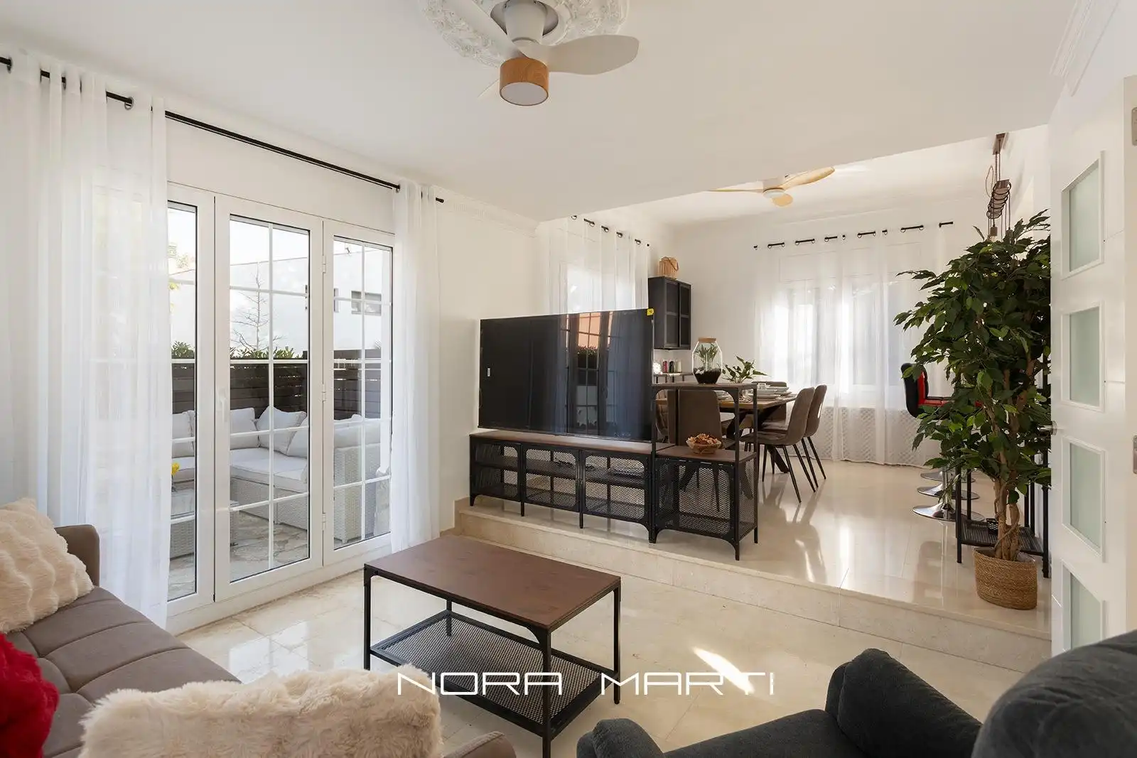 Sala de estar de Casa o chalet en venta en Sant Just Desvern con Aire acondicionado, Calefacción y Jardín privado