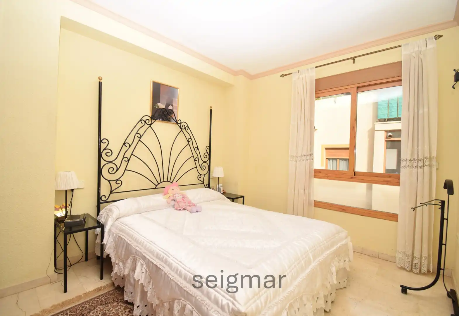 Habitación de Casa adosada en venta en La Nucia con Terraza, Horno y Lavadora