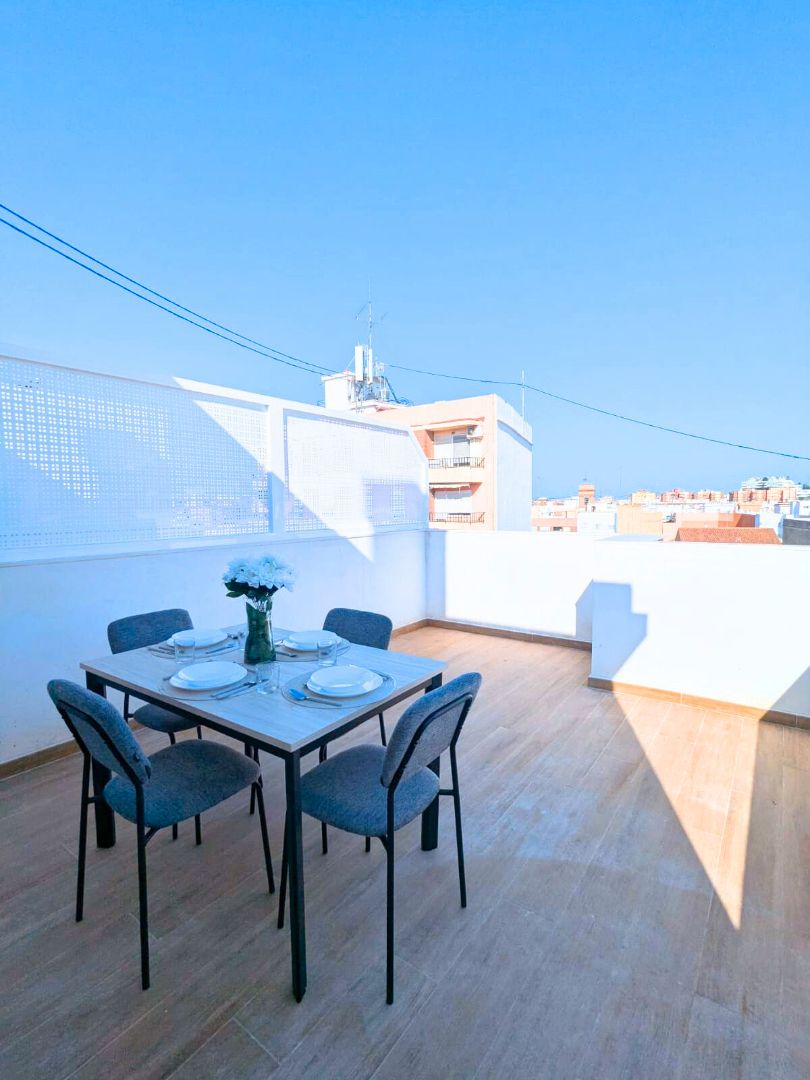 Terrace of Flat to rent in  Valencia Capital  with Air Conditioner, Terrace and Furnished