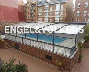 Swimming pool of Apartment to rent in  Madrid Capital  with Air Conditioner, Heating and Private garden