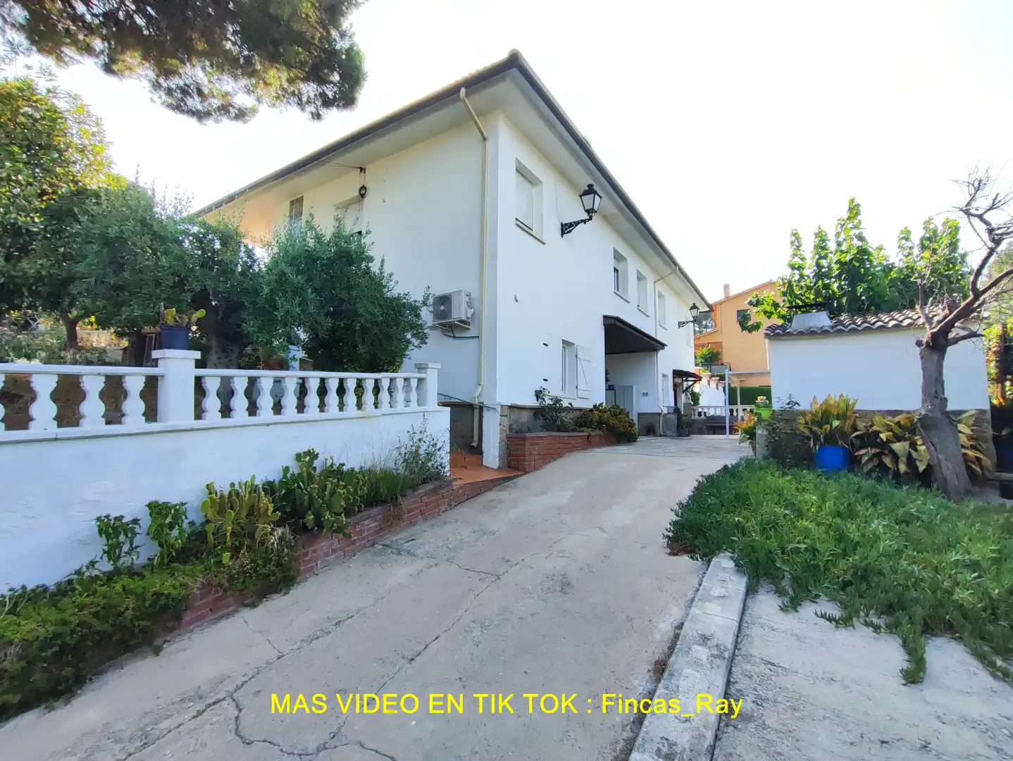 Vista exterior de Casa o xalet en venda en Lliçà d'Amunt amb Aire condicionat, Calefacció i Jardí privat