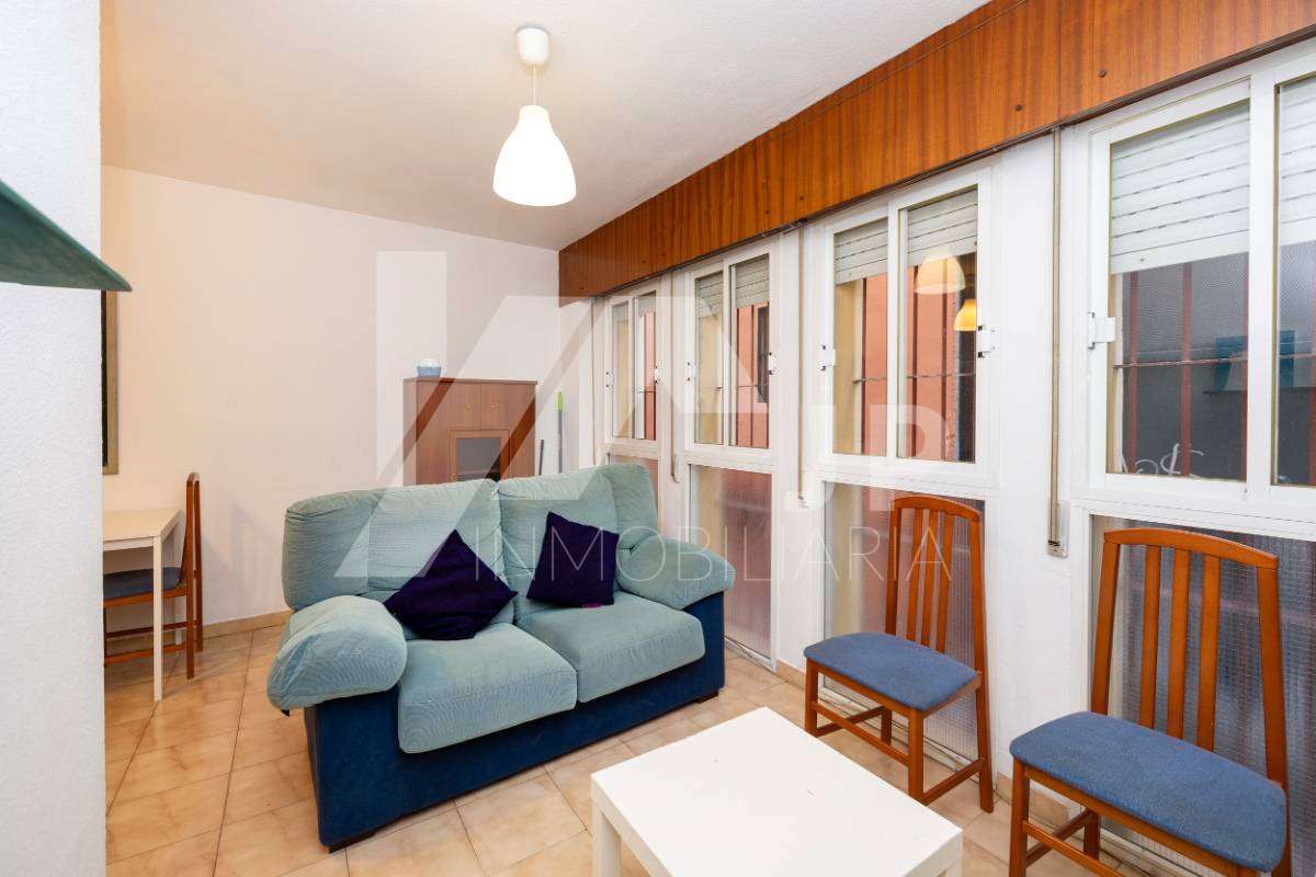 Sala d'estar de Pis de lloguer en  Granada Capital amb Traster i Moblat